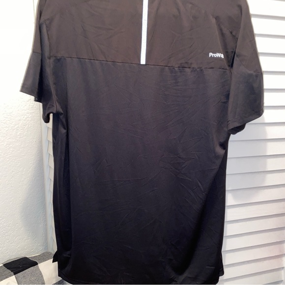 SPYDER ACTIVE “ProWeb Shirt” Black Size Medium Short Sleeves Stretchy NWT - Picture 2 of 6